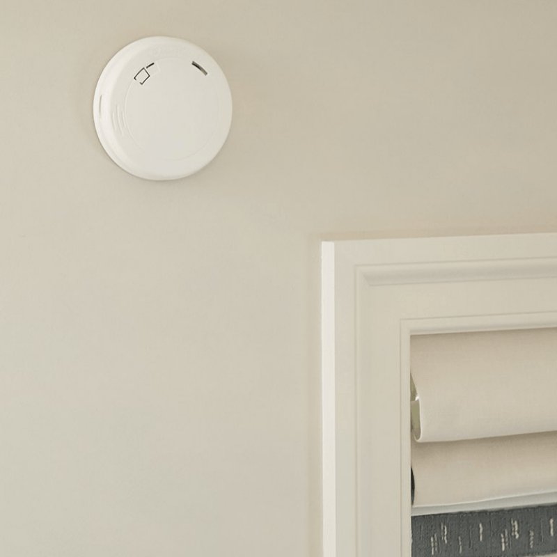 First Alert Smoke & CO2 Detector Battery-Powered | Gilford Hardware